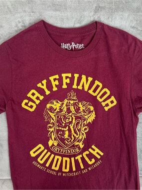 Harry Potter Gryffindor Quidditch Warner Bros Burgundy Yellow T-Shirt S